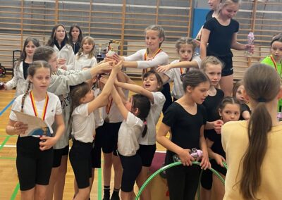 IMG 4812 400x284 - Reprezentacja Szkoły MENTIS podczas Mistrzostw Dzielnicy Białołęka w gimnastyce dziewcząt i chłopców