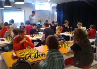 PHOTO 2024 03 04 08 15 29 400x284 - I Turniej szachowy "Choszczówka Chess Championship for Kids" w Szkole Mentis