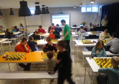 PHOTO 2024 03 04 08 15 30 3 400x284 - I Turniej szachowy "Choszczówka Chess Championship for Kids" w Szkole Mentis