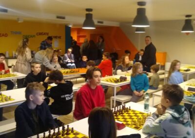 PHOTO 2024 03 04 08 15 30 400x284 - I Turniej szachowy "Choszczówka Chess Championship for Kids" w Szkole Mentis