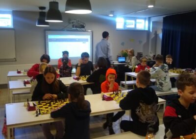 PHOTO 2024 03 04 08 15 32 2 400x284 - I Turniej szachowy "Choszczówka Chess Championship for Kids" w Szkole Mentis