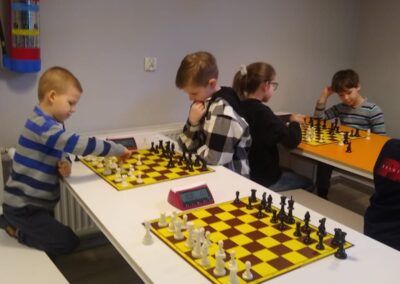 PHOTO 2024 03 04 08 15 32 3 400x284 - I Turniej szachowy "Choszczówka Chess Championship for Kids" w Szkole Mentis