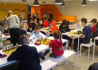 PHOTO 2024 03 04 08 15 32 4 400x284 - I Turniej szachowy "Choszczówka Chess Championship for Kids" w Szkole Mentis