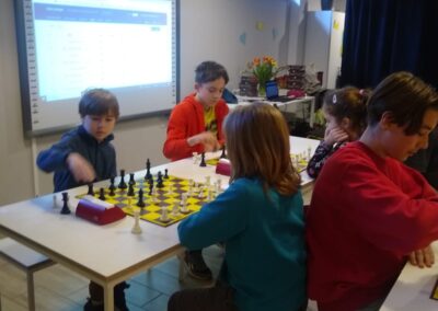 PHOTO 2024 03 04 08 15 32 400x284 - I Turniej szachowy "Choszczówka Chess Championship for Kids" w Szkole Mentis