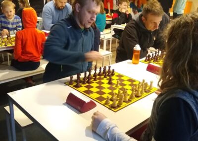 PHOTO 2024 03 04 08 15 34 400x284 - I Turniej szachowy "Choszczówka Chess Championship for Kids" w Szkole Mentis